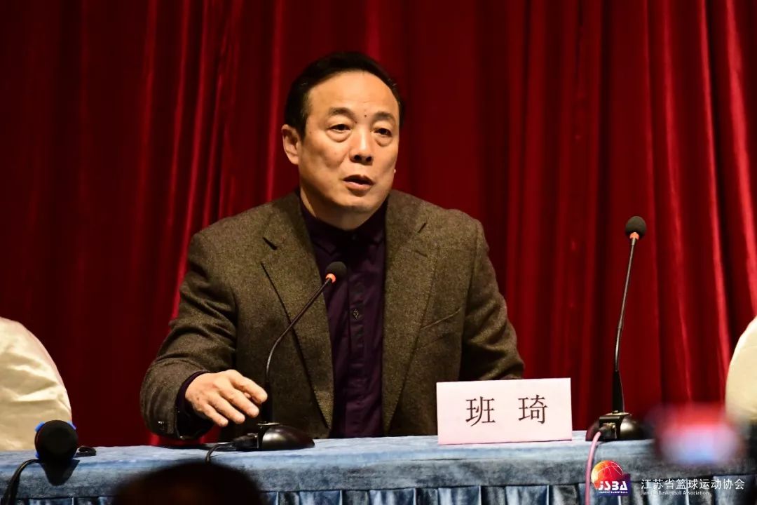 篮球裁判犯规视频_小篮球规则与裁判规则视频_篮球规则裁判